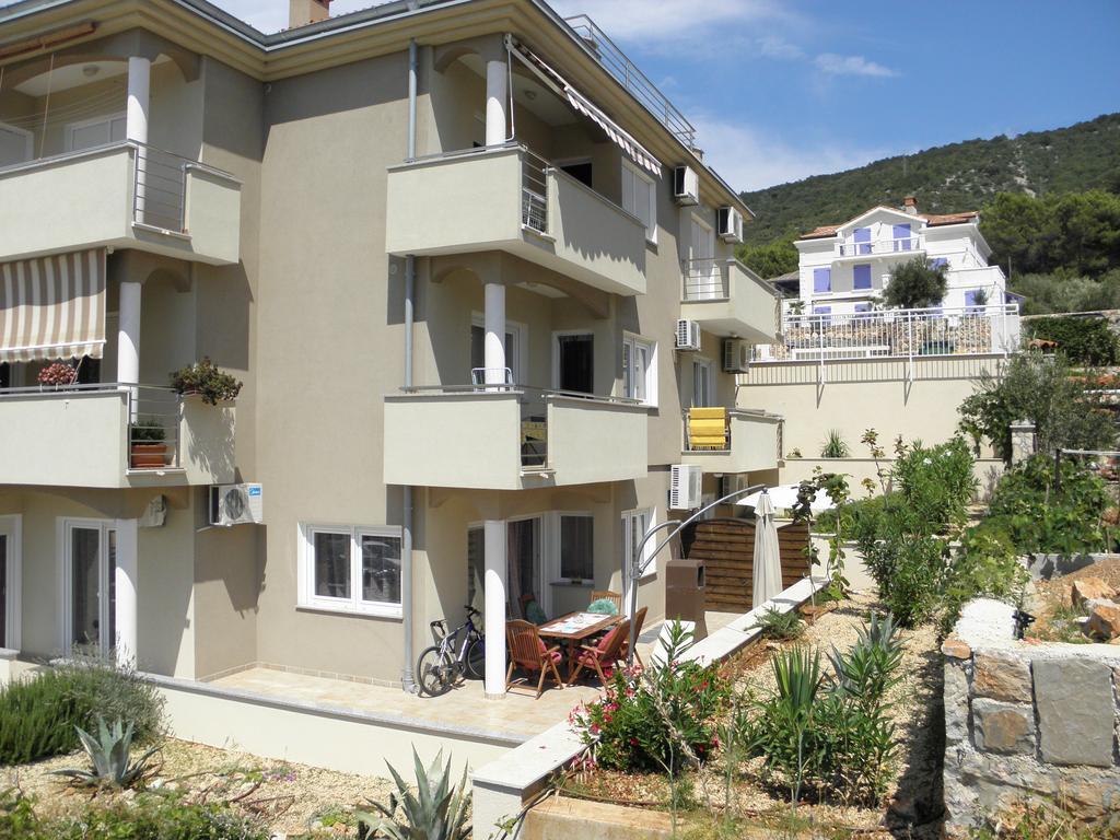 Apartments Mara Cres Habitación foto