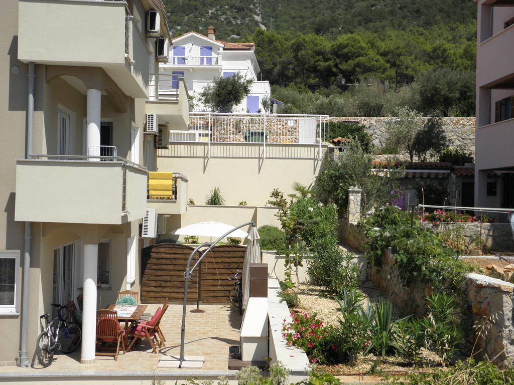 Apartments Mara Cres Habitación foto